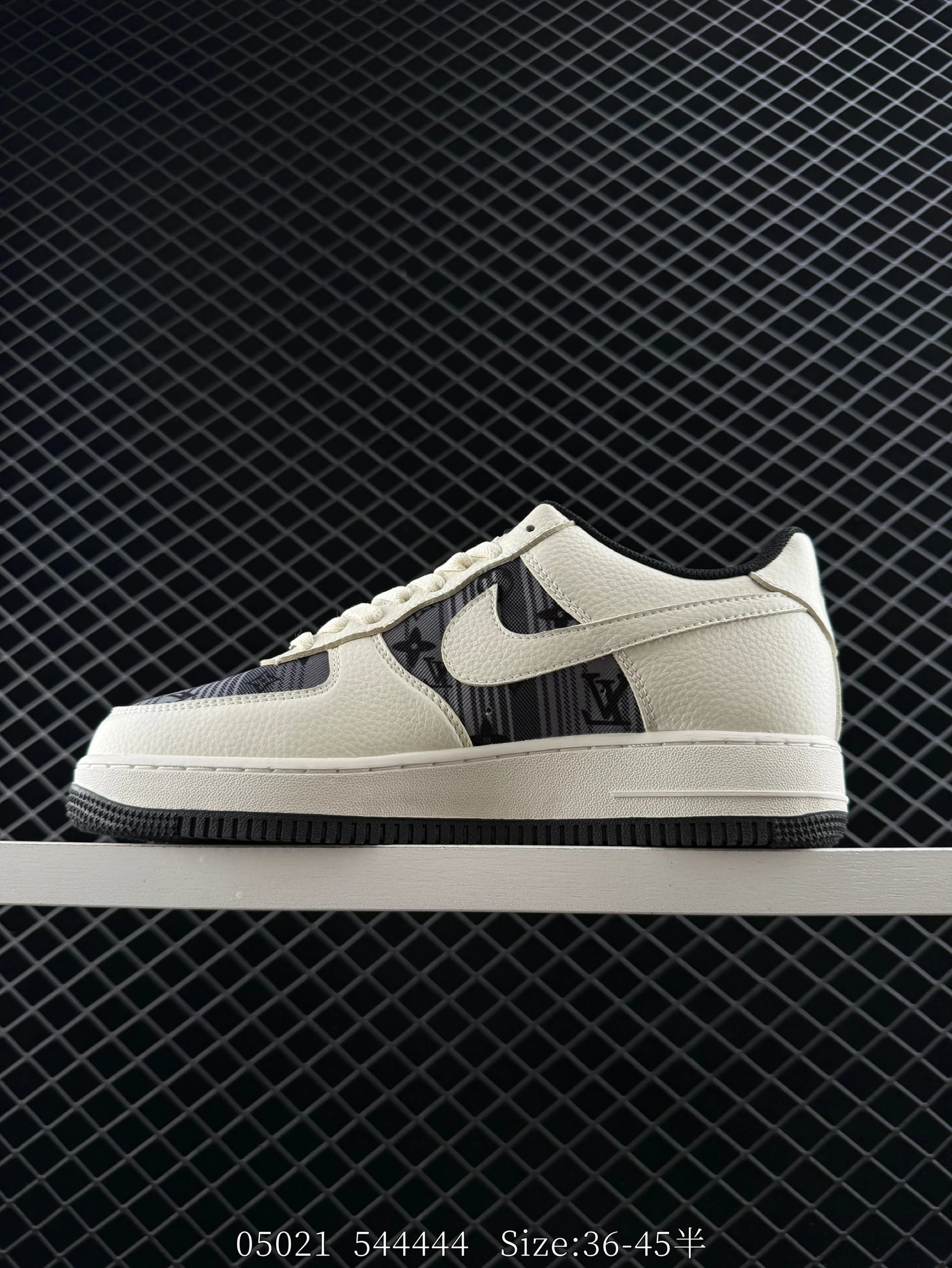 NIKE AIR FORCE 1‘07