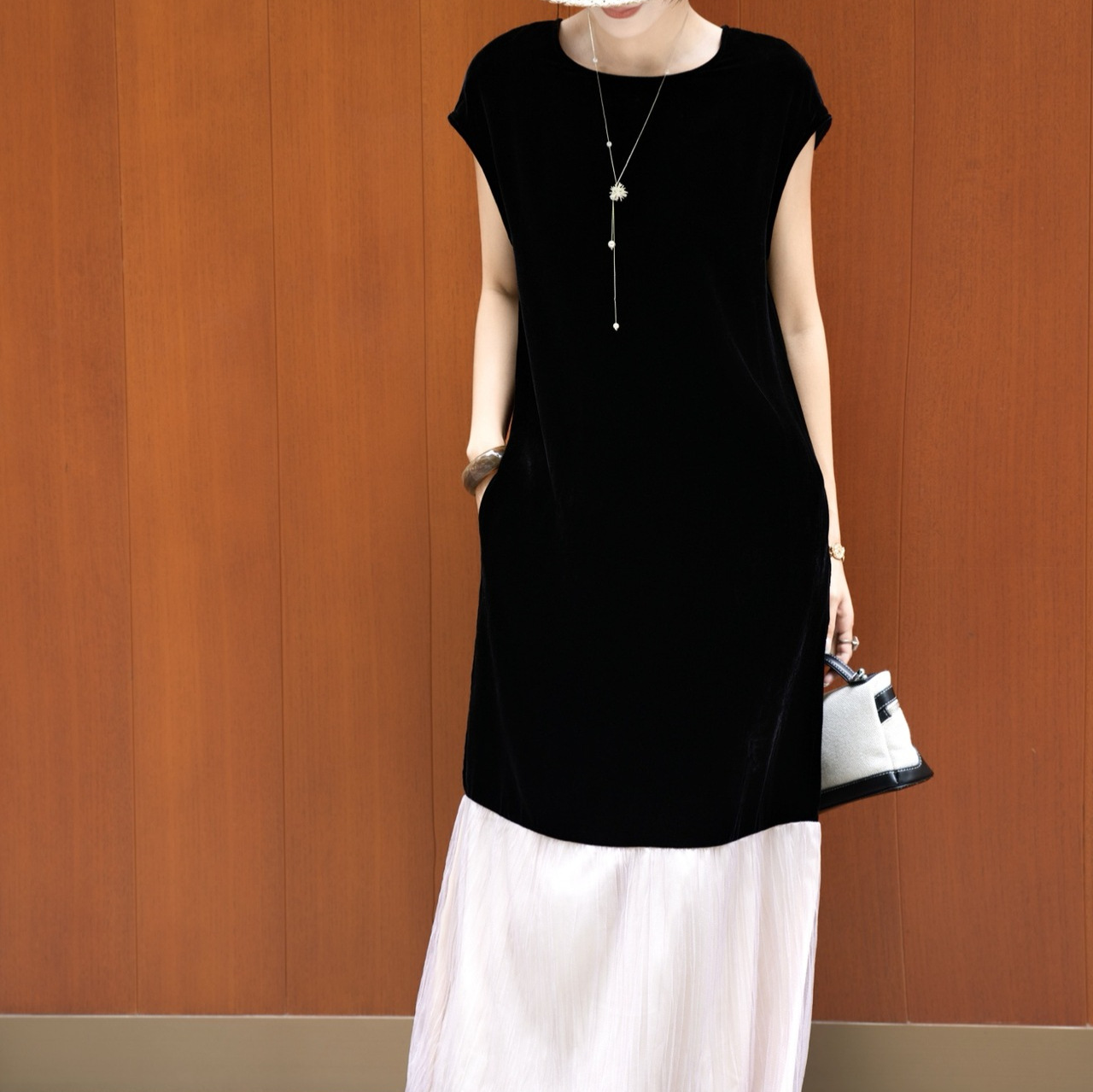 Nanyou 26 Popular Straight-Cut Style Dress with Mesh Inserts, Exuding a Fairy-Like Elegance, Exquisite Everyday Silk Velvet Short-Sleeve Dress