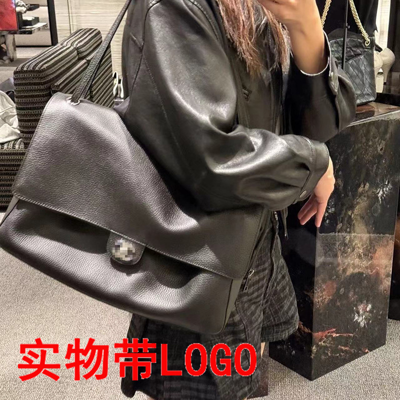 Original High-Quality Chanel 26 Large Leather Flap Bag with Large Capacity, Maxi Flap Shoulder Underarm Tote Bag Fotografie QC de pe 1688 pe Qualit.ly