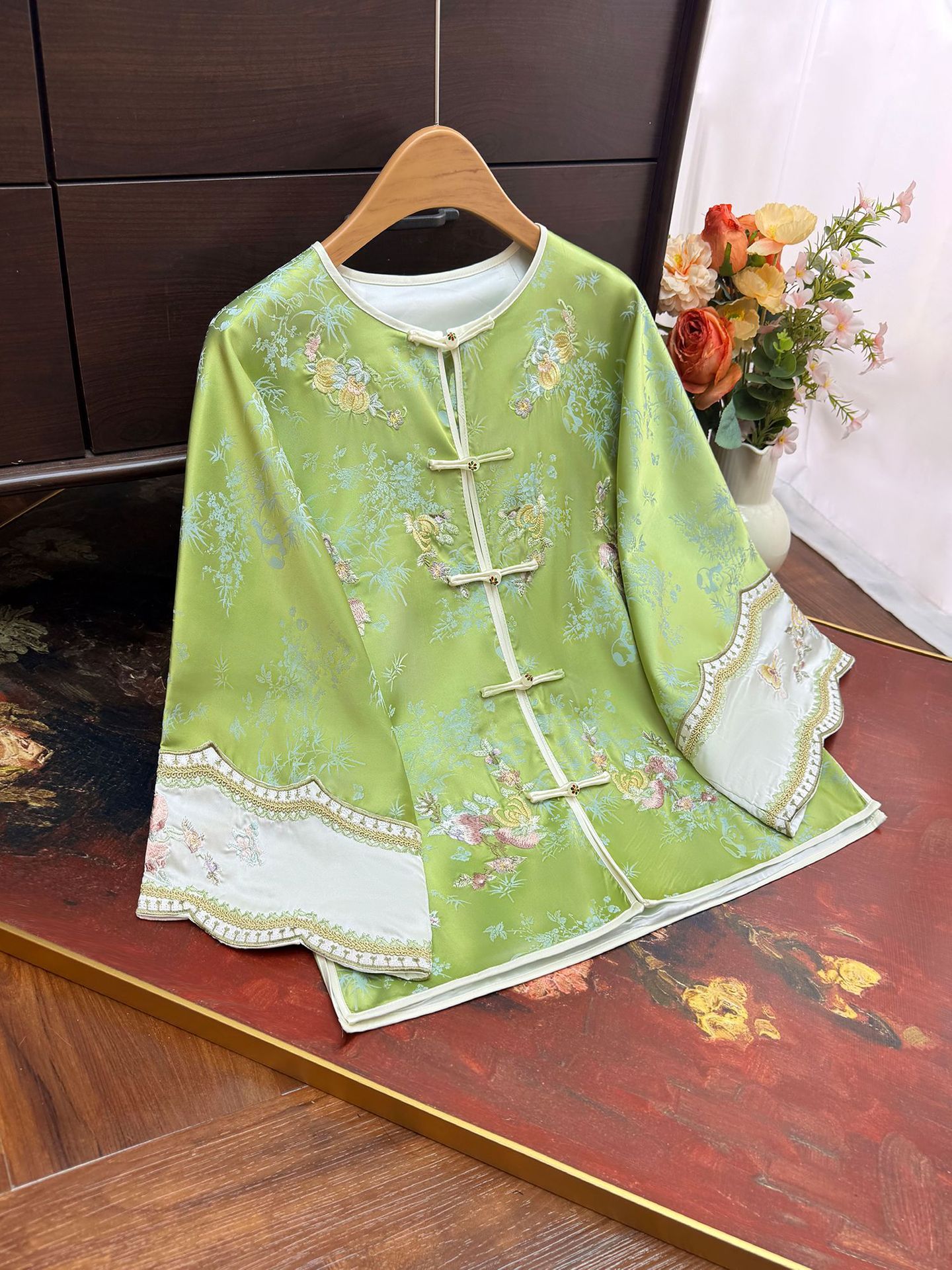 2025 Early Autumn New Style New Chinese Style Embroidered Jacquard Top Round Neck Buttoned Lace Cuffs Elegant Chinese Style Jacket for Women