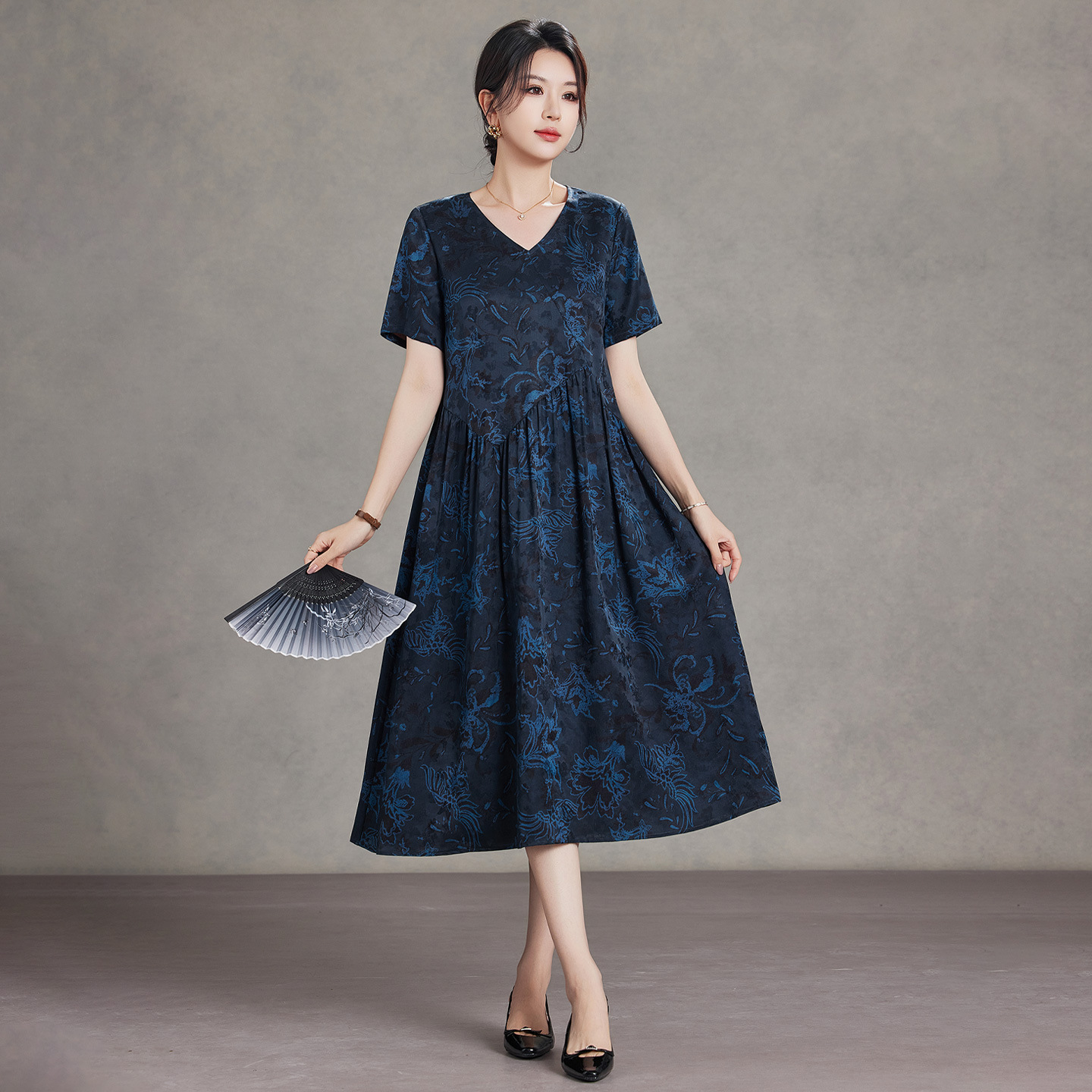 High-Quality Mulberry Silk Dress with V-Neck, Printed Pattern, Plus-Size Mom-Style Short-Sleeve Vintage High-End Xiangyun Silk Dress