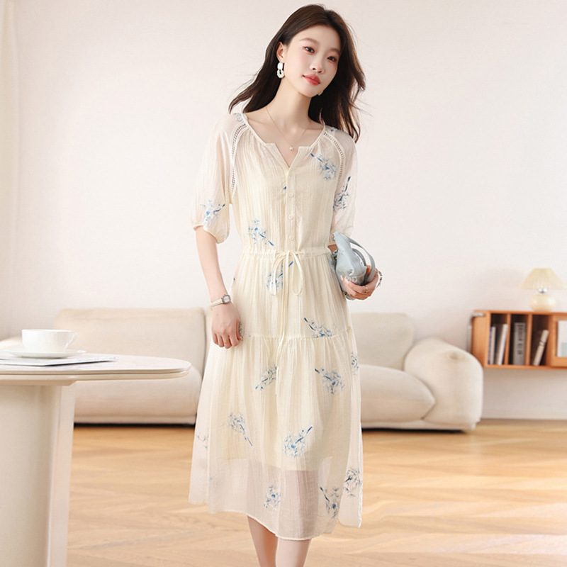 Fashionable White Embroidered Dress for Women, New Summer 2026 Style, Elegant Short-Sleeve, Waist-Cinching, Slimming Design Dress