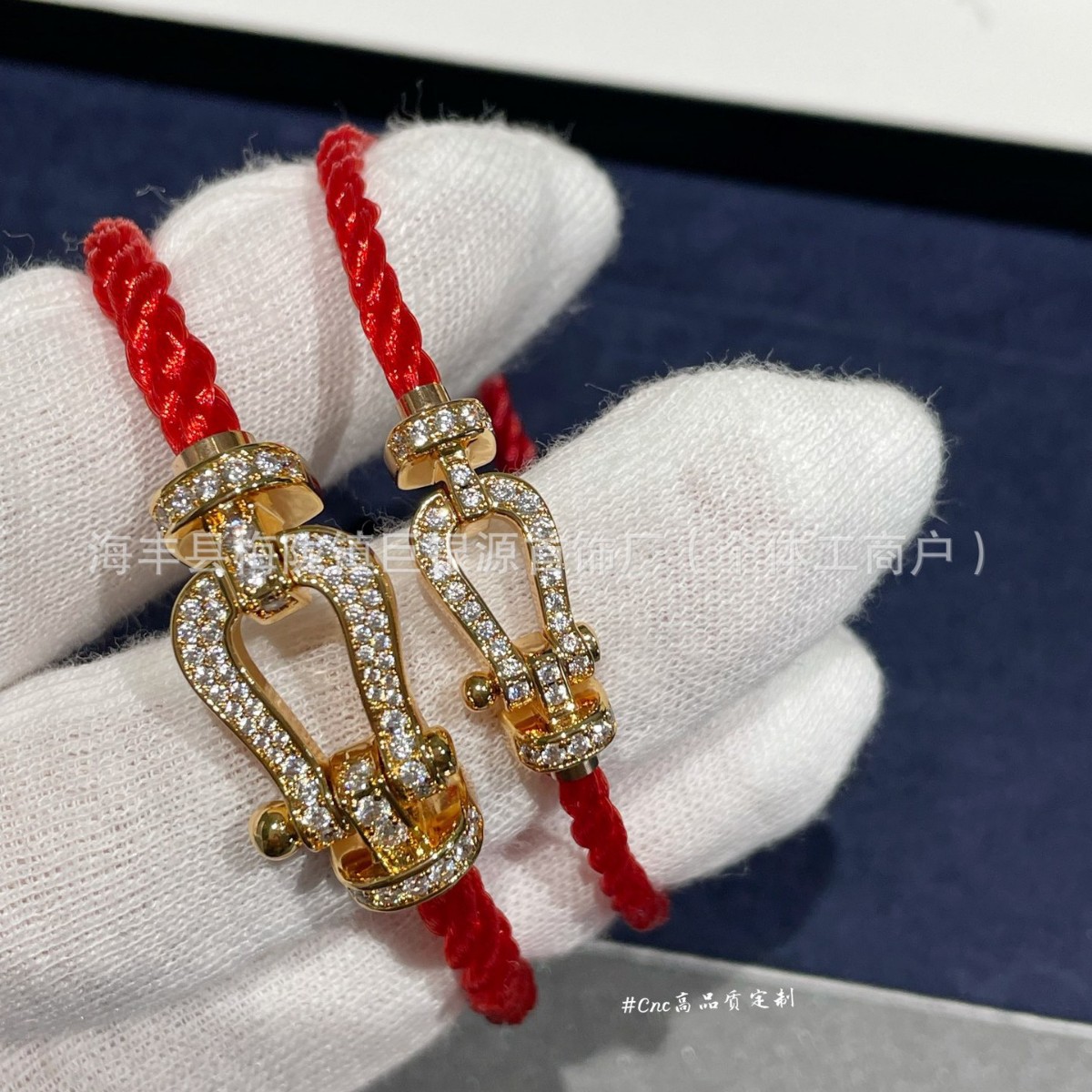 Cnc Fred Horseshoe Buckle Red Rope Enamel Buckle Full Diamond Wire Rope Male and Female Couple's Zodiac Year Bracelet DIY Bracelet QC-foto från 1688 på Qualit.ly