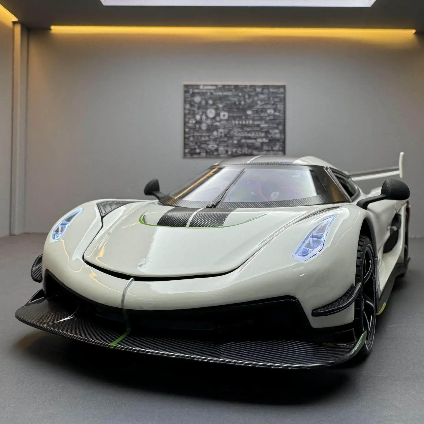 Koenigsegg Sports Car Simulation Model Living Room Tv Cabinet Entrance Cabinet Decoration Room Desktop Collection Ornaments