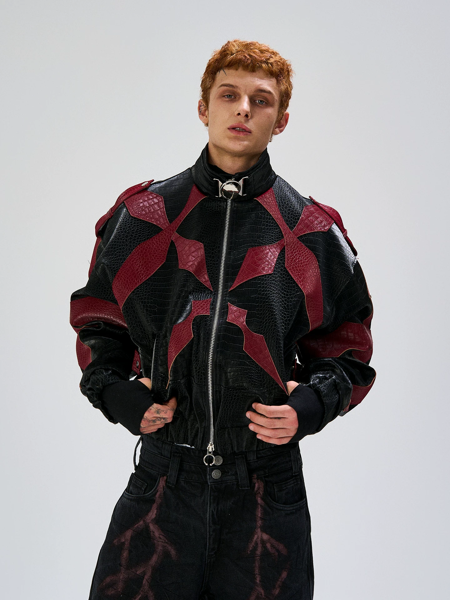 Flyerrer23Fw Avant-Garde Patchwork Crocodile Pattern Black and Red Christmas Exclusive Studded Loose Leather Jacket Foto QC de TAOBAO na Qualit.ly