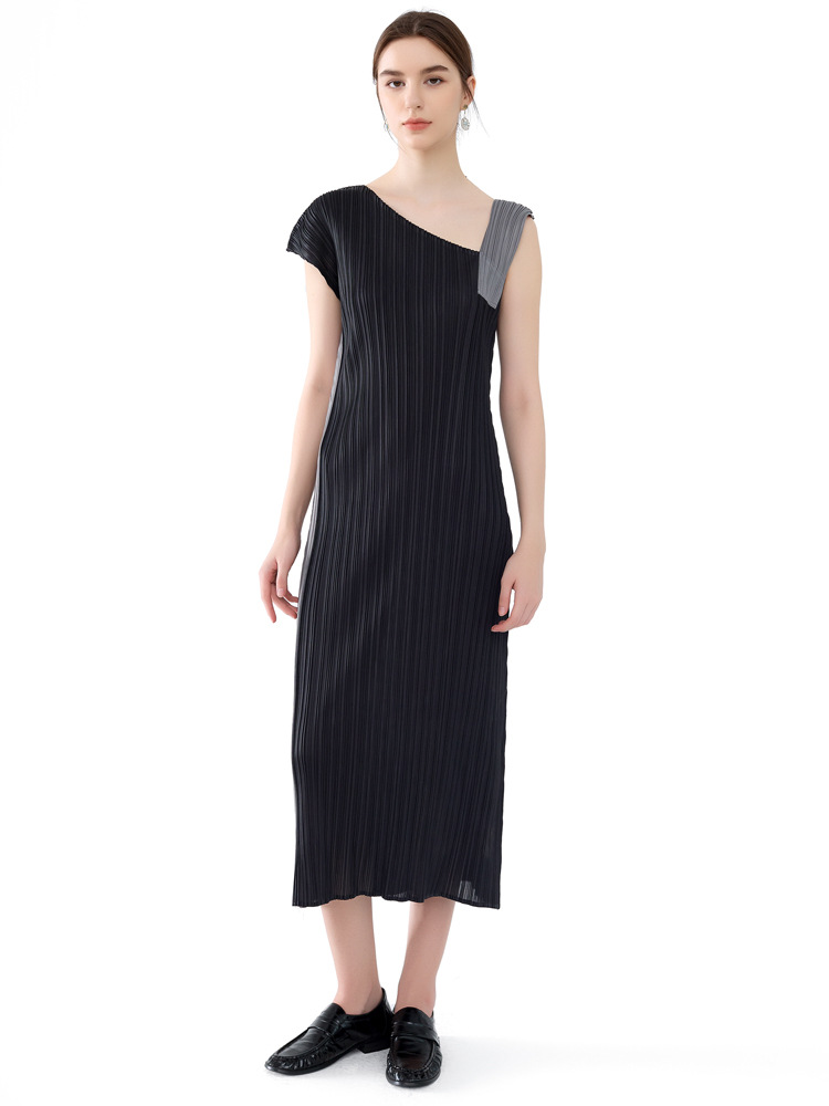 2026 Spring/Summer New Style Asymmetrical Strap Color-Block Dress for Women, Unique Design, Waist-Cinching, Slimming, Elegant Long Dress