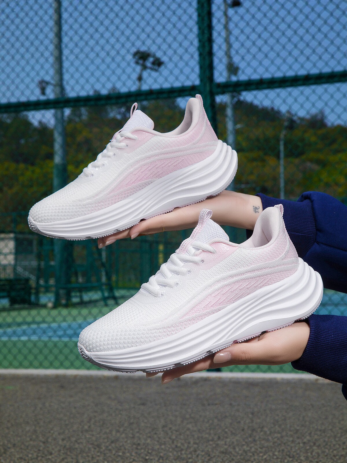 2026 New Thick-Soled Q-Elastic Women's Running Shoes, Breathable Mesh Shock-Absorbing Soft-Soled Sports Shoes, Casual Versatile Travel Shoes