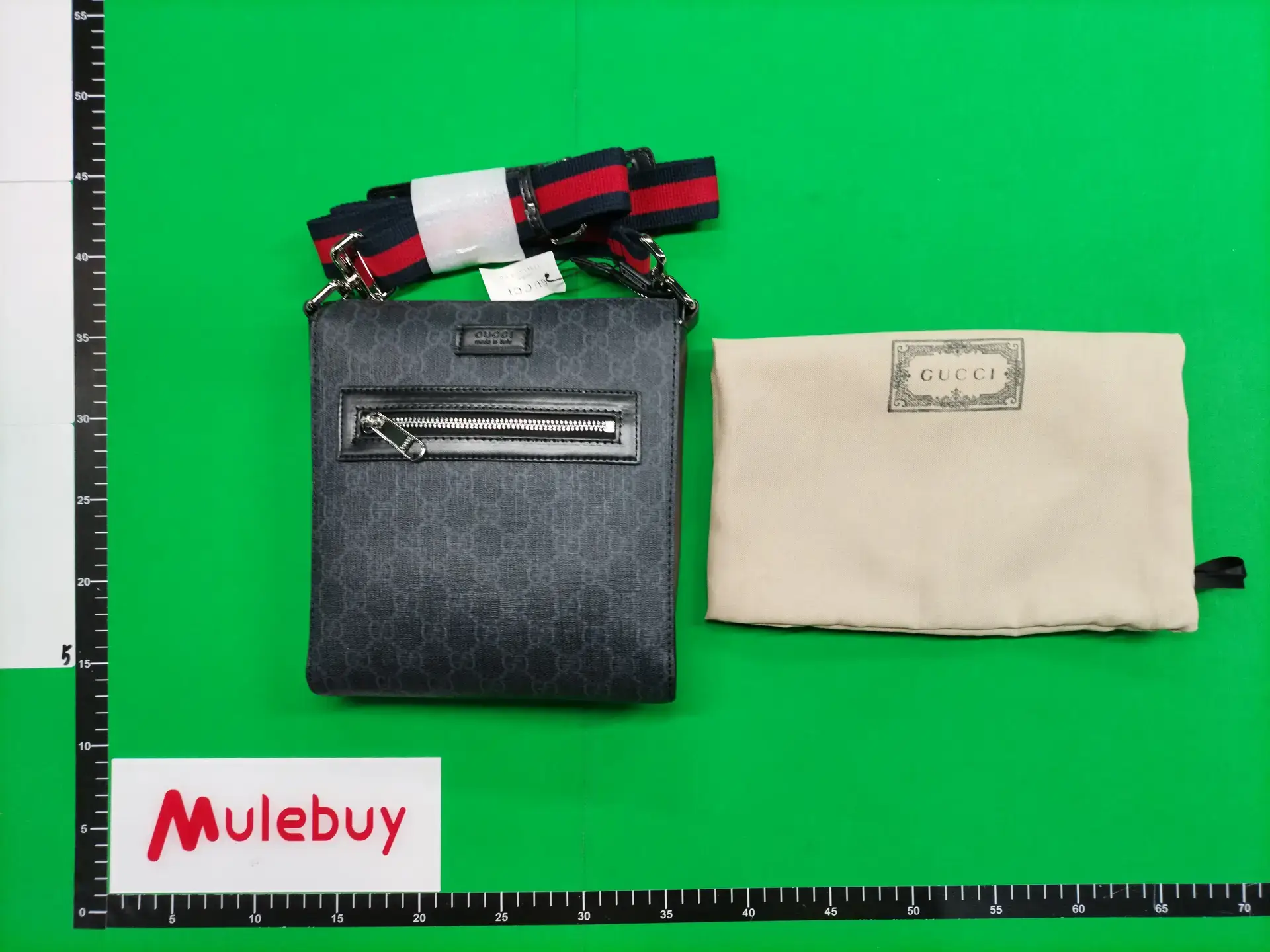 GUCCI GG Supreme Messenger Bag