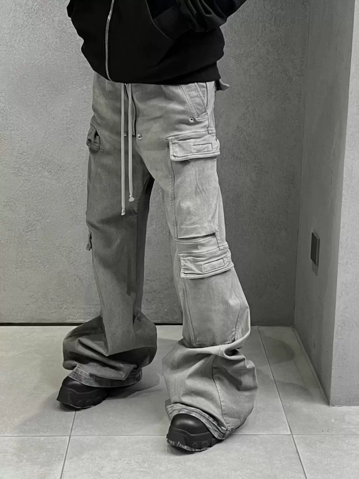 Distinct from the Original Version on the Market, Ro Style 24Fw Spray-Painted Wide-Leg Multi-Pocket Workwear Jeans