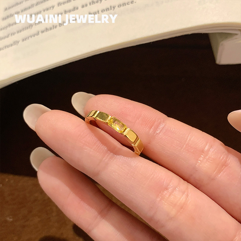Small Gold Brick Sugar Cube Romantic Ring Titanium Steel Electroplated with 24K Gold High-End Feel Stackable Ring for Women Niche Design Light Luxury