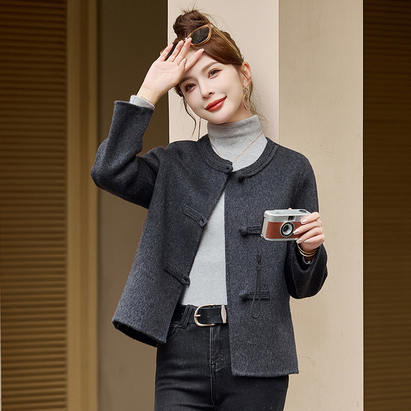 Small Xiangfeng Double-sided Wool Coat Women's Autumn and Winter 2024 New Vintage Buckle Elegant Sheep Wool Short Coat