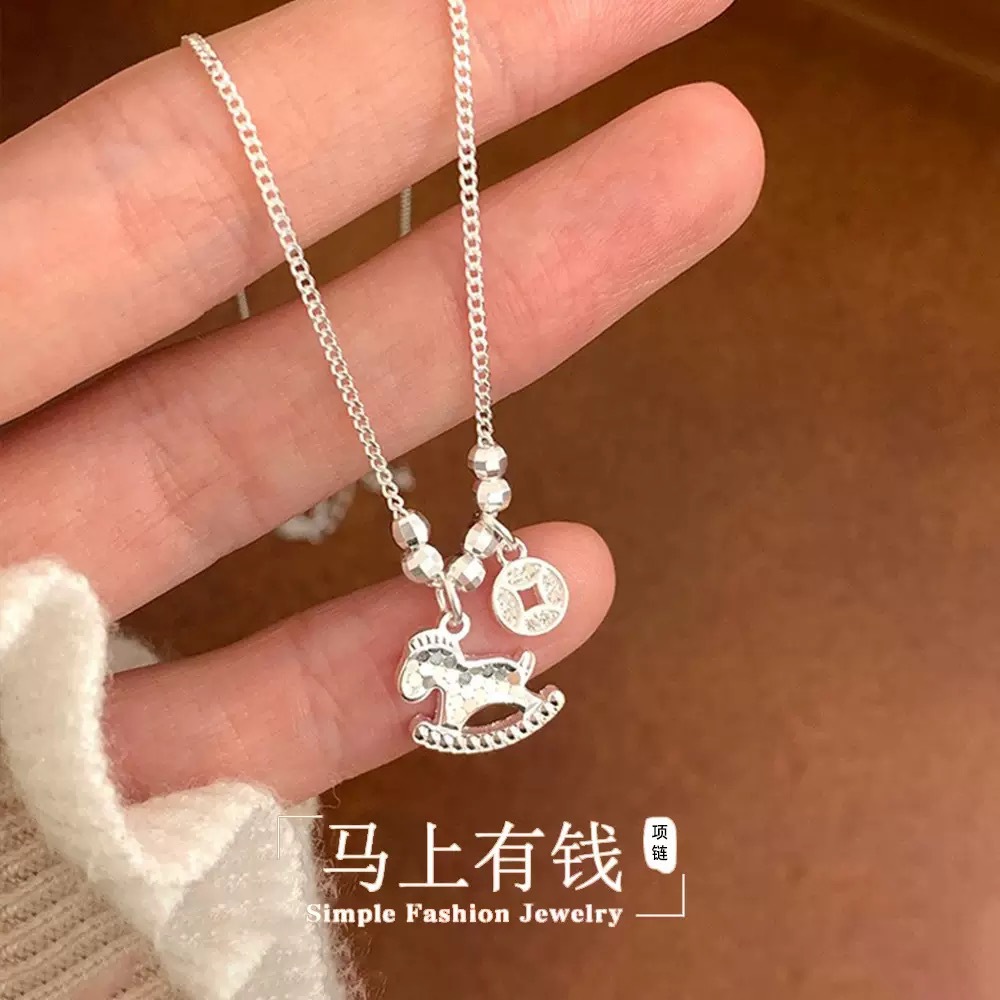 Xiaohongshu's Popular Silver Crushed Ice Carousel Necklace for Women, Fashionable Light Luxury with a High-End Feel, Instant Wealth Collarbone Chain Wholesale