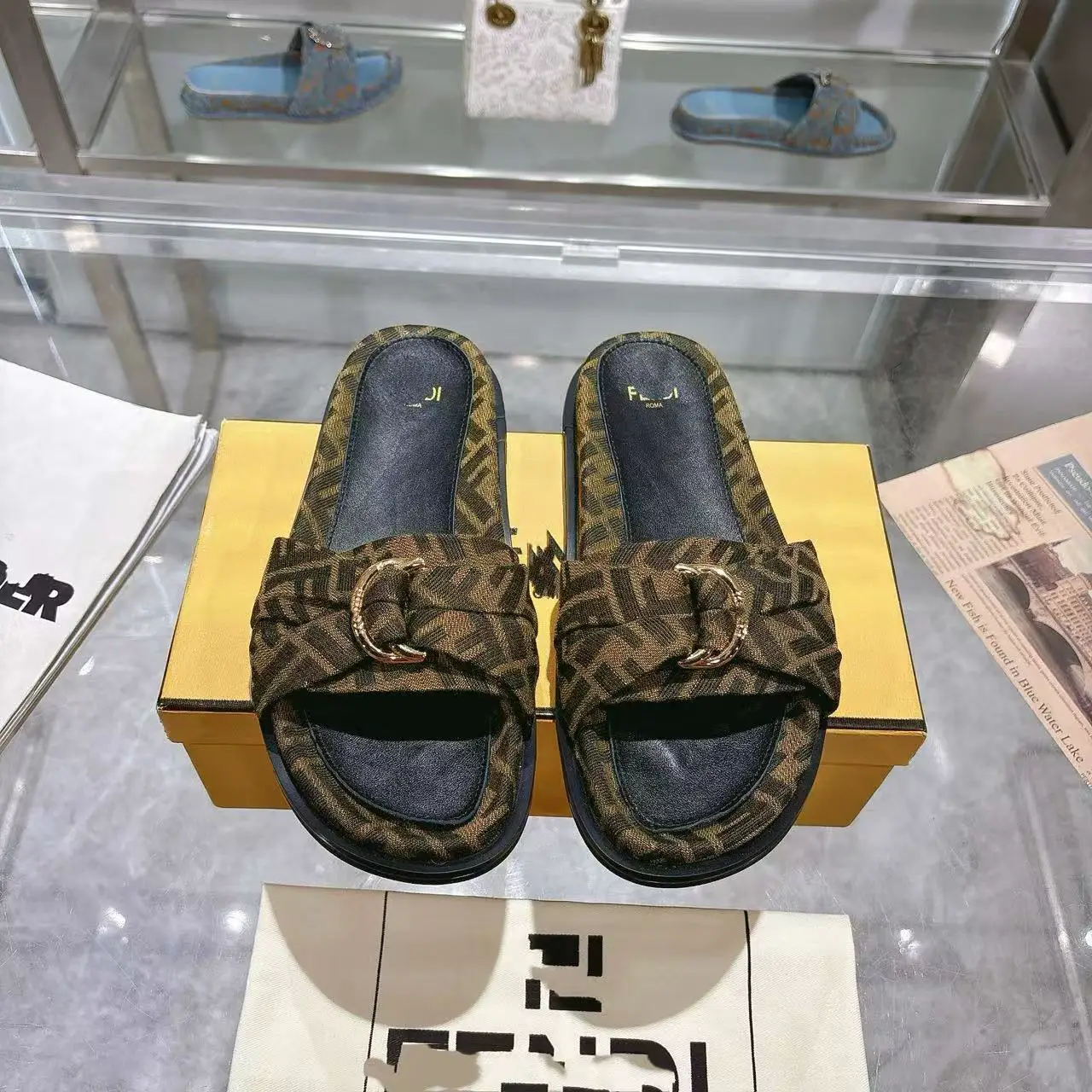 Lovers Europe, America, Middle East, Dubai, Singapore, Malaysia, West Africa, Cambodia Metal Buckle Decorative Beach Slippers