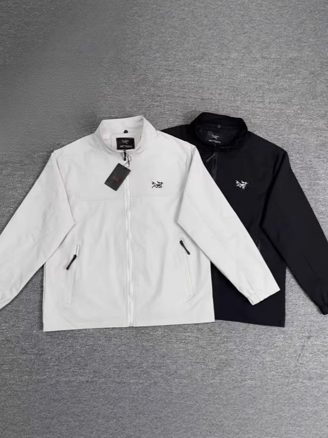 New Stand-Collar Outdoor Softshell Jacket for Men and Women, Windproof and Waterproof, Suitable for Couples, Spring and Autumn