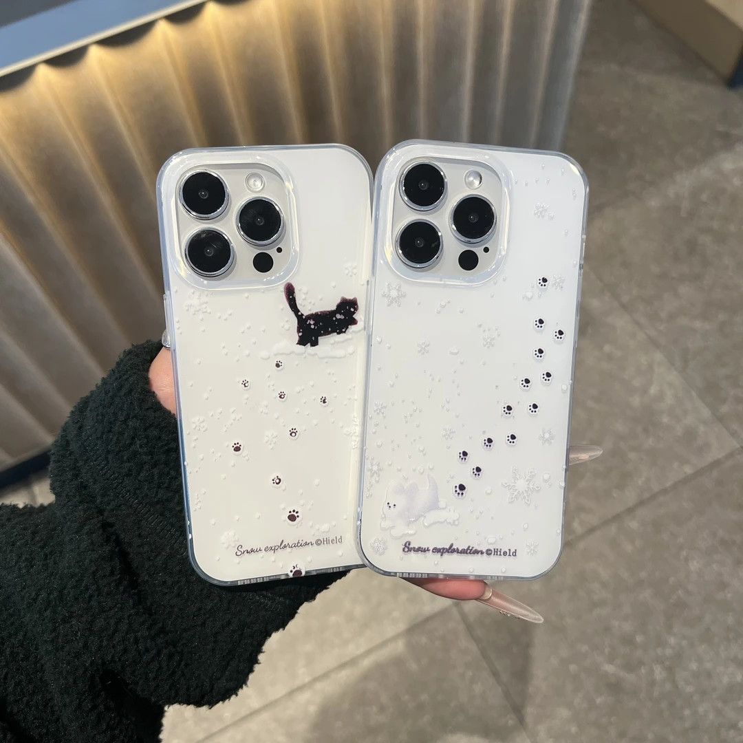 Snow Cat Paw Prints Are Suitable for Apple 17Promax Phone Case 14 15 16 White Background 15Pro Cartoon 17