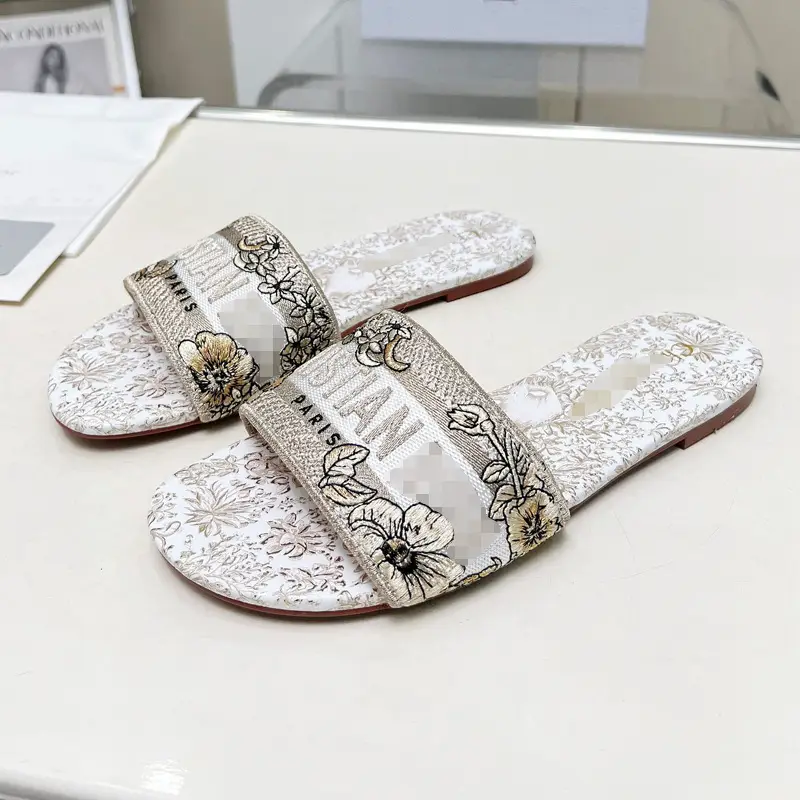 European and American Fashion Casual Sandals 2025 New D Home Embroidered Jacquard Letter Flat Slippers Outer Wear Trendy Slides