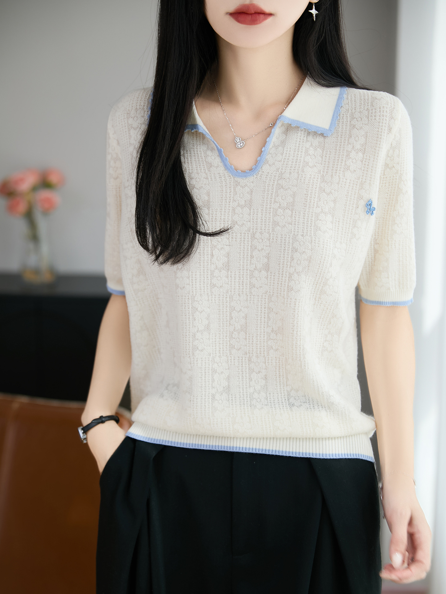 French-Style Fine Wool with Organza Lapel, Pony Embroidery, Short Sleeves, Delicate Embroidery, Sheer Patchwork, Direct Supply from the Manufacturer
