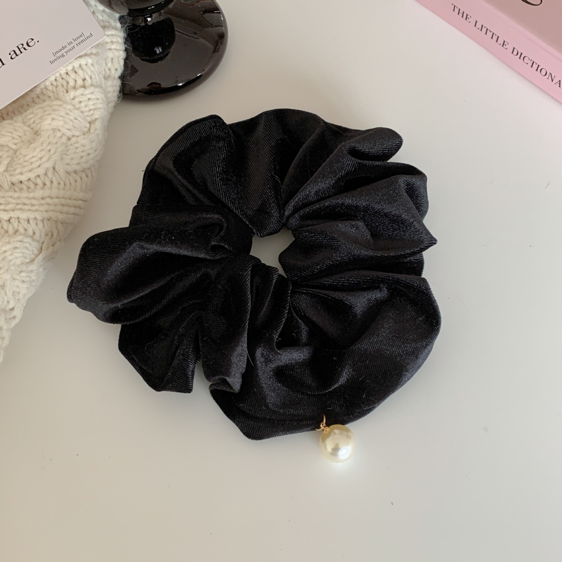 Autumn and Winter Black Pearl velvet large intestine hair band women's high-grade tie rope 2024 New headdress high elastic headdress flower