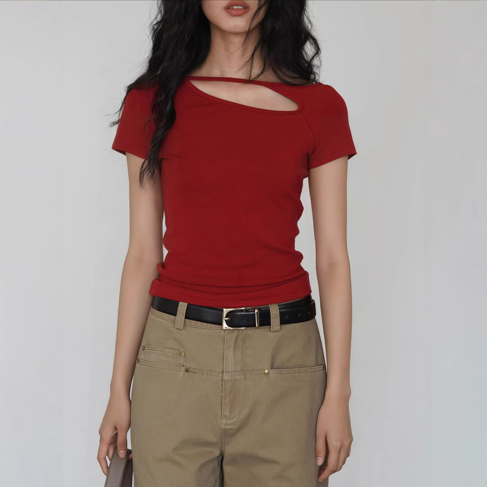 Red Fashion Hollow-Out Short-Sleeve Regular Shoulder T-Shirt for Women, Unique Design, New Summer Style, Slim-Fit Base T-Shirt Top for Women