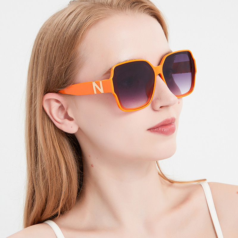 Generous frame thick leg NO letter logo sunglasses wholesale European and American retro ladies glasses sunshade sunglasses men
