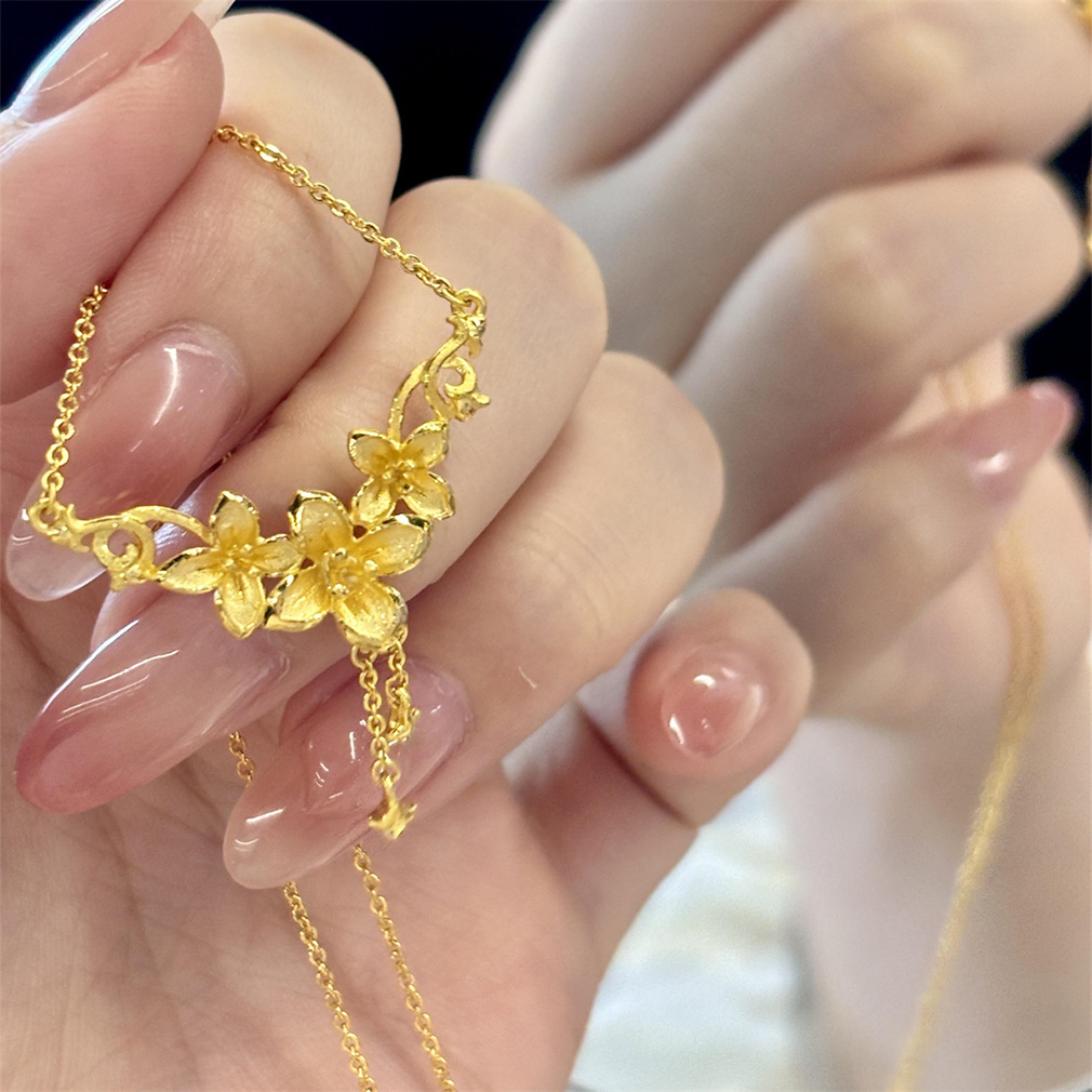 Golden Lilac Flower Necklace 2026 New Style Light Luxury Niche Design High-End Titanium Steel Non-Fading Clavicle Chain Customization