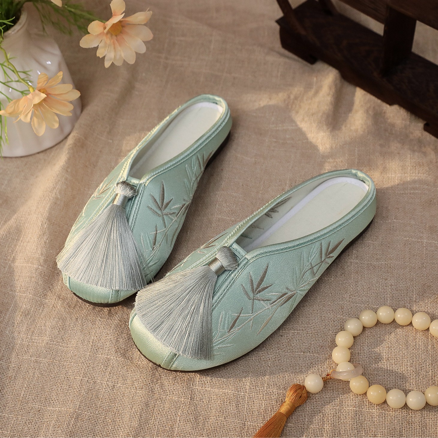 Tassel Summer Satin Embroidered Half-Slip Flat Slippers for Women, Ethnic Style Embroidered Shoes for Home and Outdoor Wear