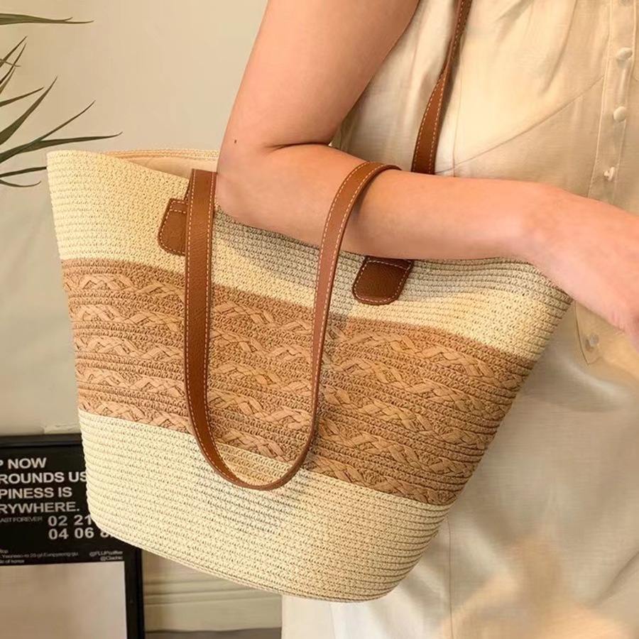 Resort-Style Raffia Straw Bag, Large-Capacity Women's Summer Tote Bag, High-End Commuter Shoulder Bag, Popular Online