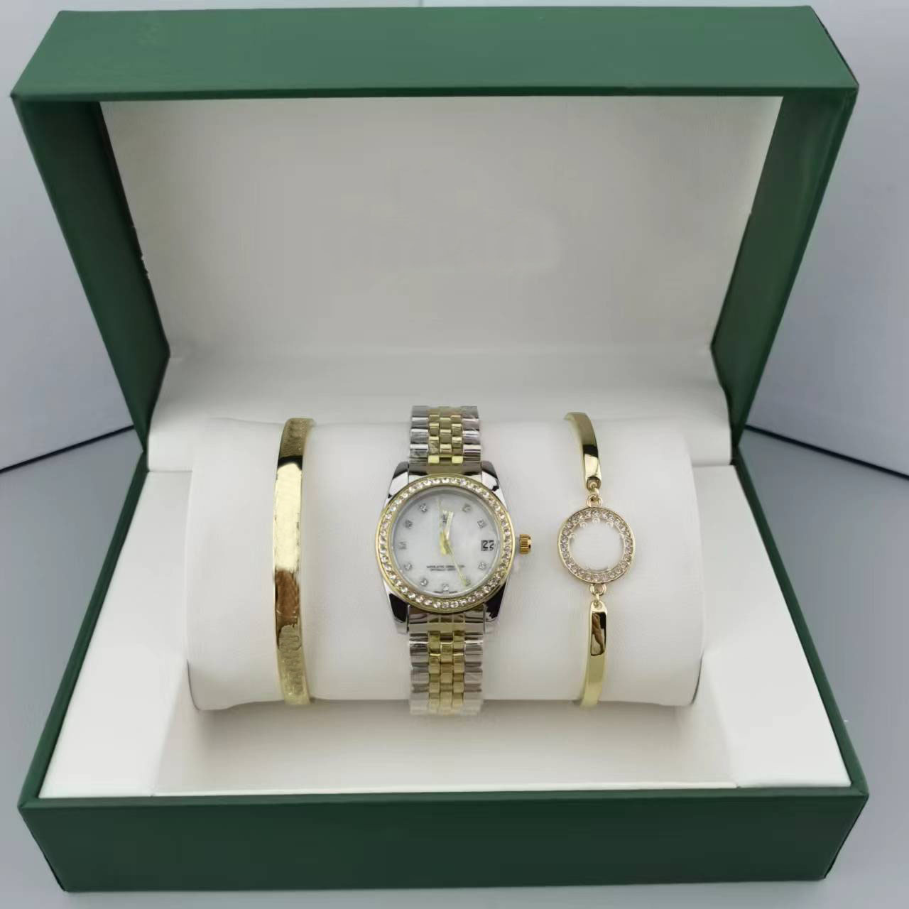 Three-Piece Set of Live Broadcast Douyin Kuaishou Waterproof Women's Watch Steel Strap Diamond Wholesale Fashion Girls Watch Quartz Watch
