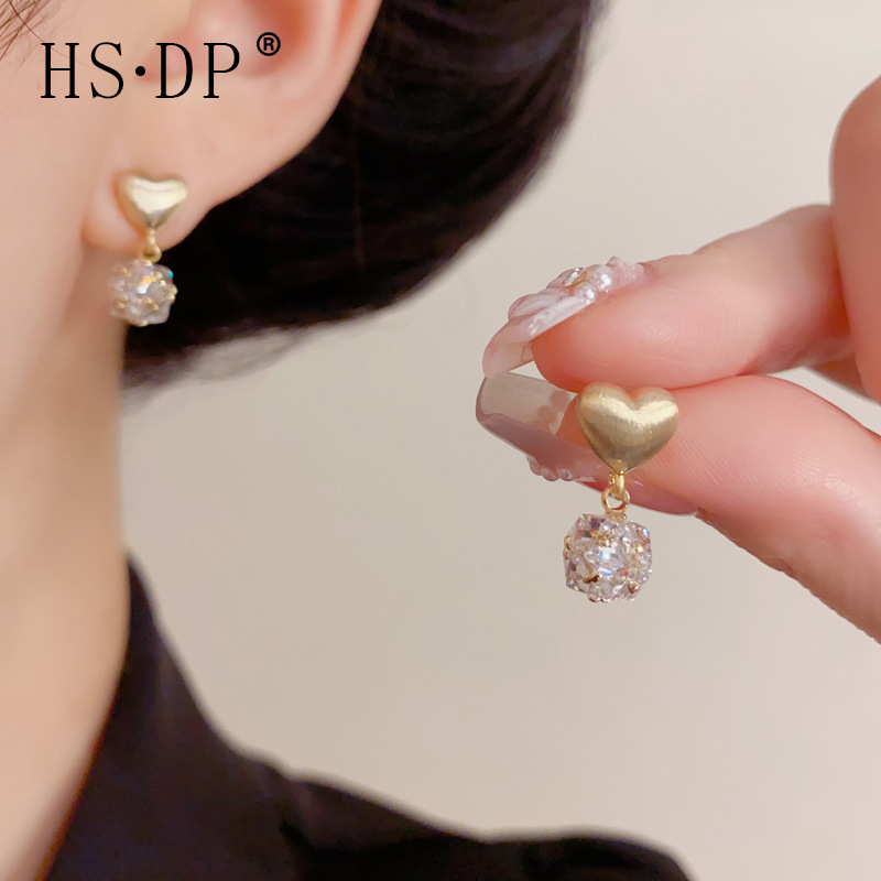 Unique Niche Design Metal Brushed Heart-Shaped Zircon Drop Earrings, Fashionable, Sweet, Versatile, Super Shiny Earrings Wholesale