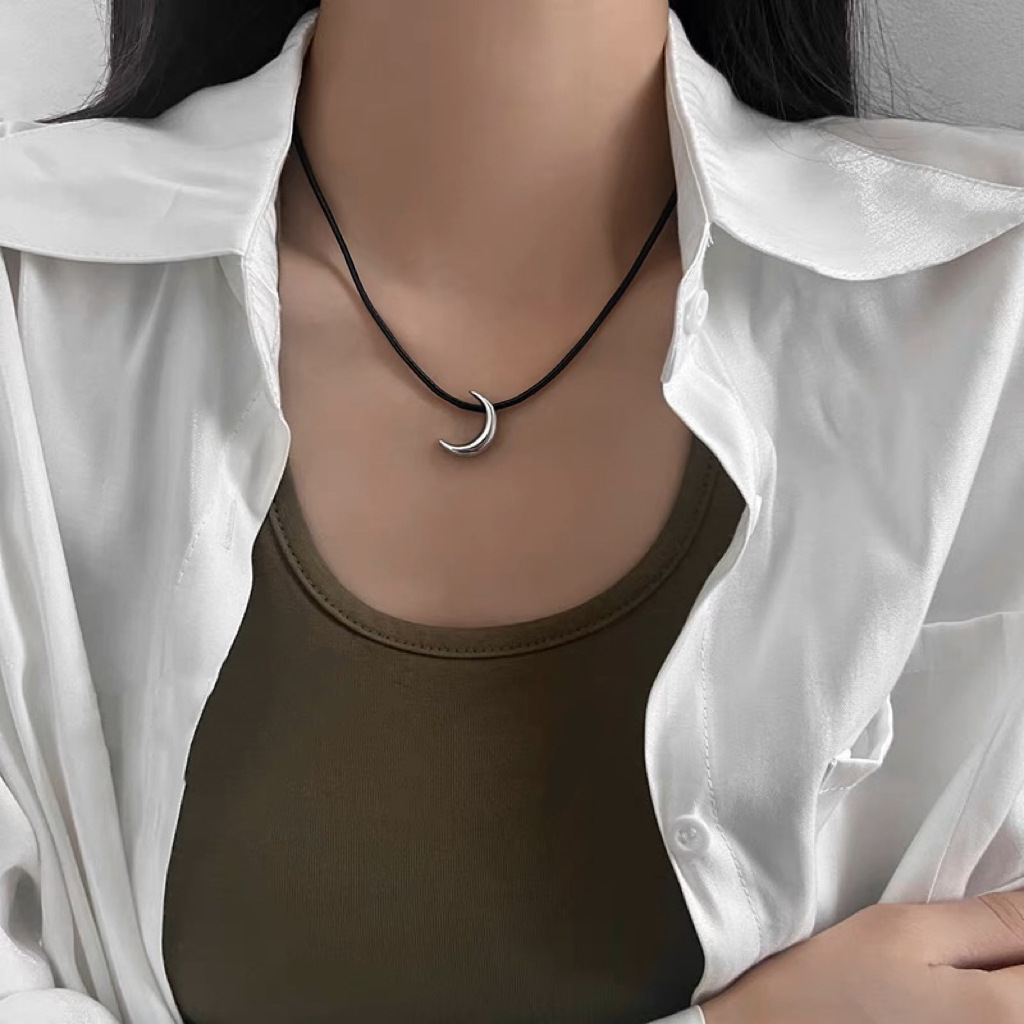 South Korea Niche Pull-out Adjustable Leather Rope Titanium Steel Crescent Pendant Necklace Female Color-free Choker Neck Chain Male
