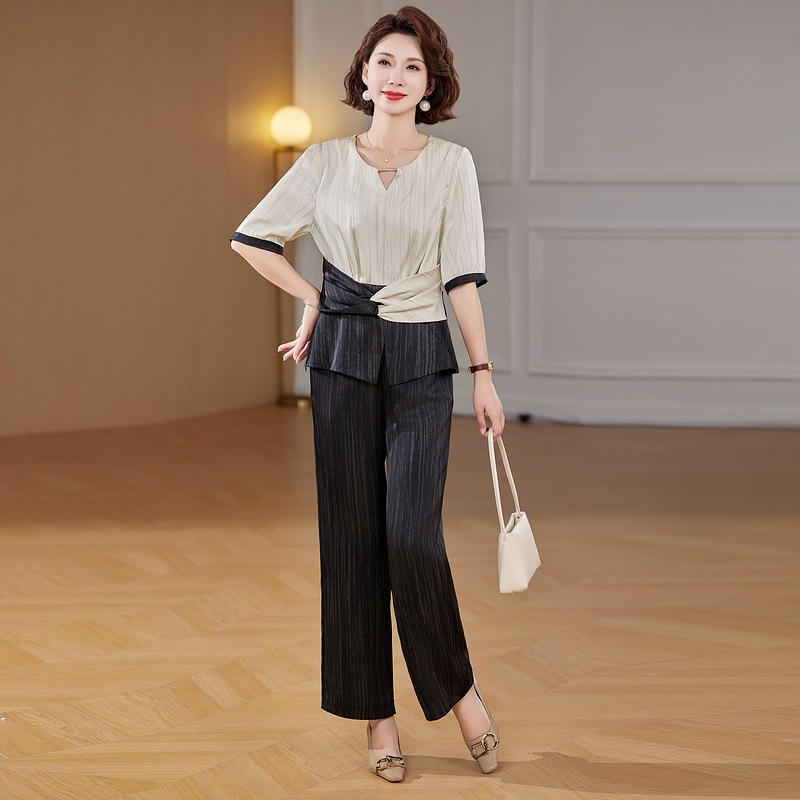 Middle-Aged Mom's Summer Outfit Stylish Blouse Top 2026 New Model Middle-Aged and Elderly Summer T-Shirt Shirt Two-Piece Set