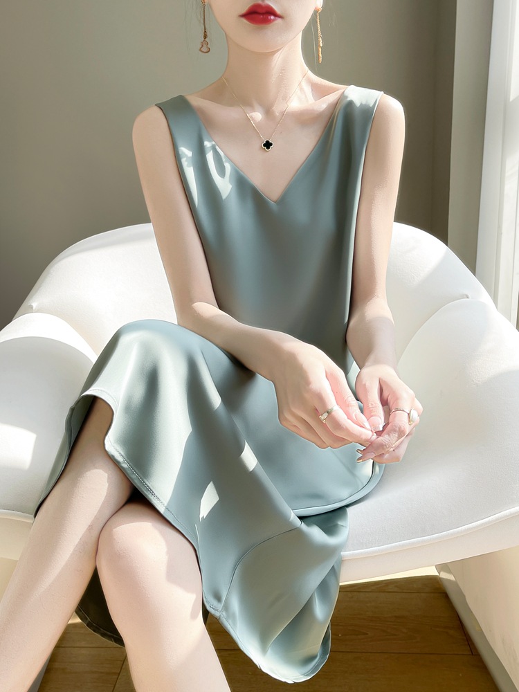 Satin V-Neck Sleeveless Dress, New Summer Style, Elegant and Slimming, Drapey Ice Silk Long Dress for Women, High-End Base Dress