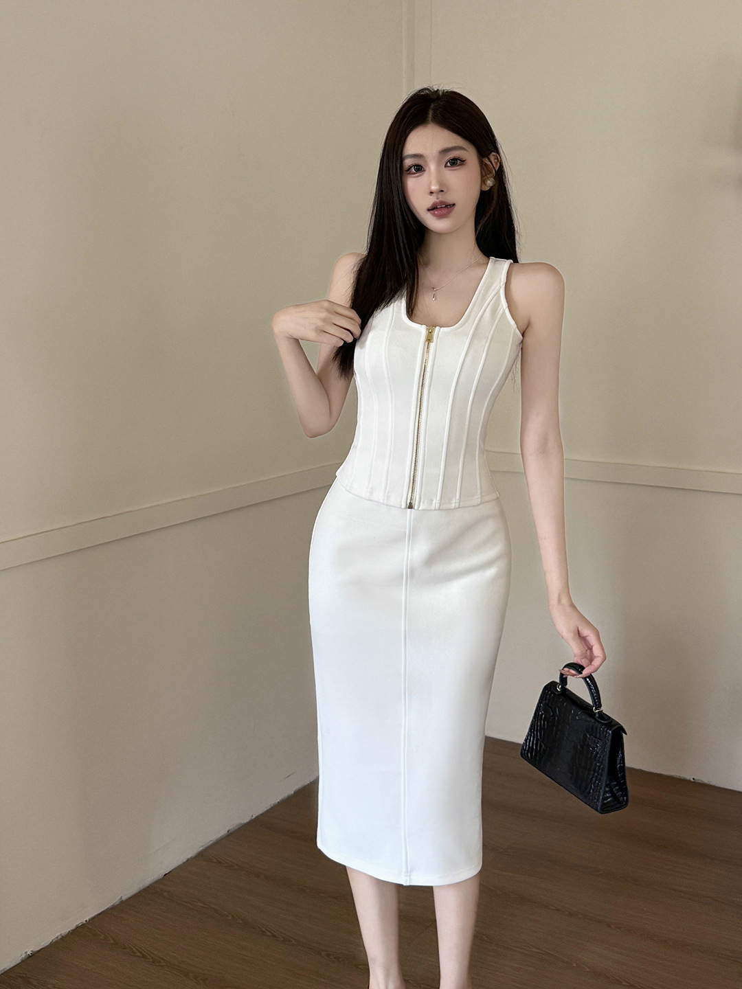 European and American Style Women's White Zip-Up Strapless Bodycon Dress, Slim Fit, Waist-Cinching, Elegant, Suitable for Work and Dates, Mid-Length Dress