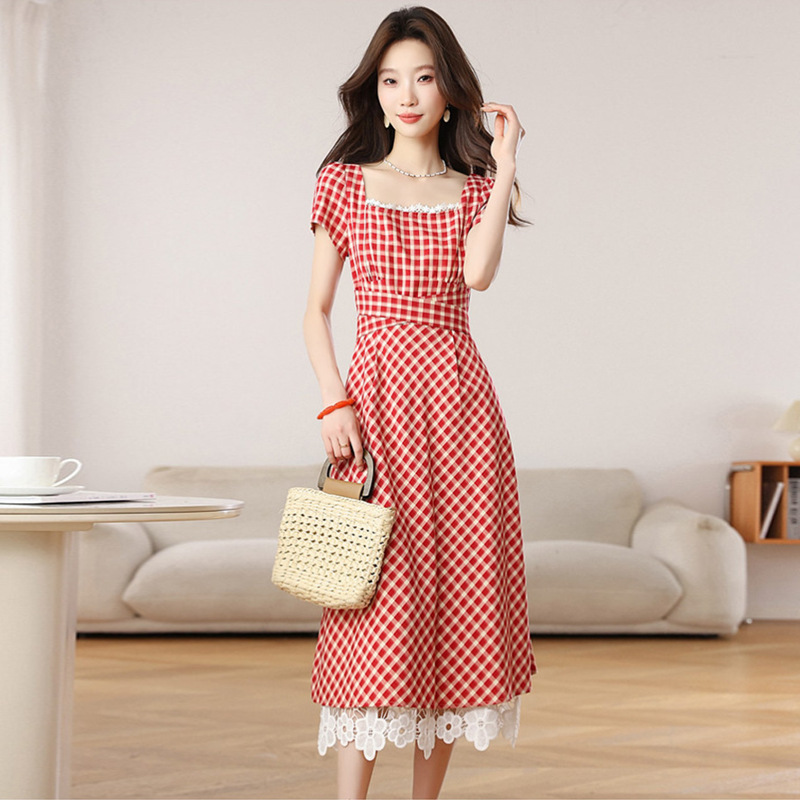 Plus-Size French-Style Red Plaid Dress for Women, Summer, Flattering for Curvy Figures, Lace Patchwork, Sweet A-Line Dress