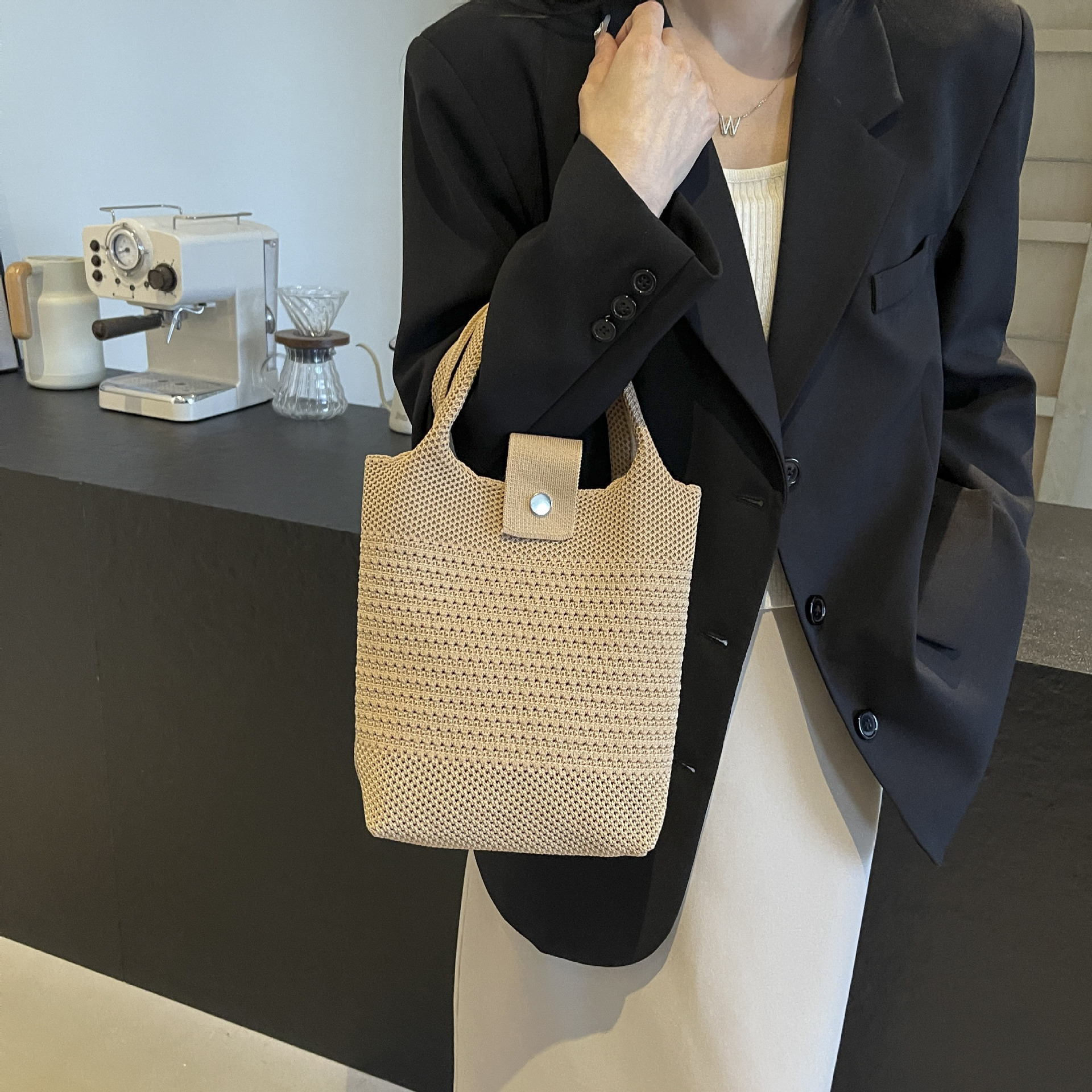 High-End Hollow-Out Handbag, Casual Bag with a Japanese and Korean Style, Knitted Bag, Trendy Bag, Stylish Bag for Women, Simple Bag, Niche Design