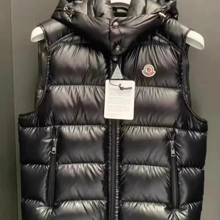 Mon 0, down vest