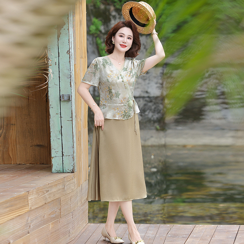 Elegant Mom's Stylish Chinese-Style Fashionable Fake Two-Piece Dress 2026 Summer New Model Slimming Short-Sleeve Dress for Middle-Aged Women