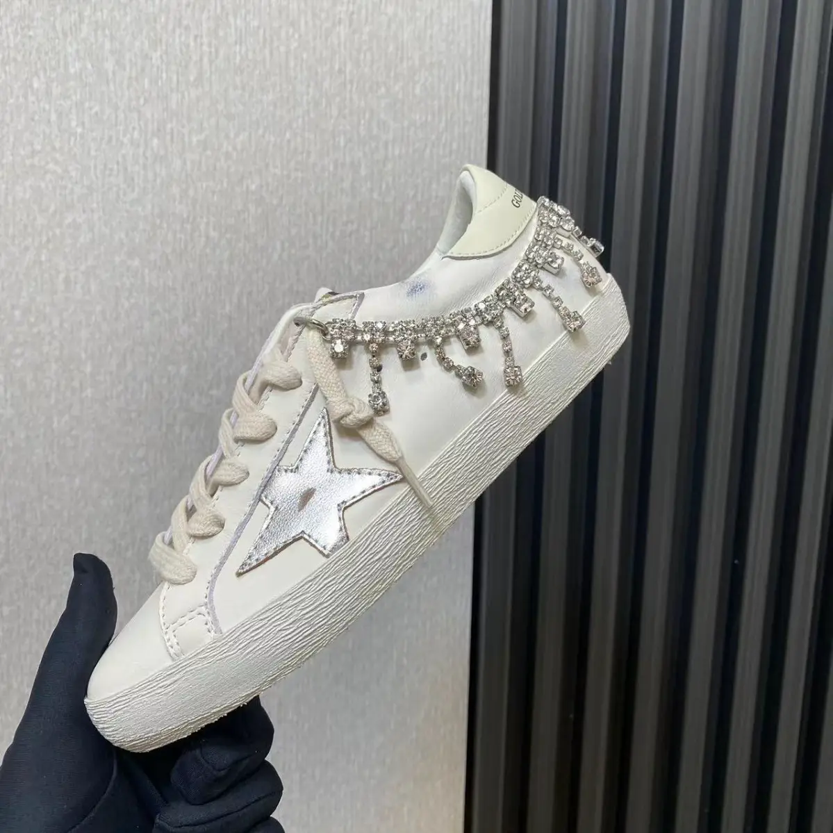 Spring/summer 2024 new South Korea distressed stars dirty shoes women's flat bottom increased small dirty shoes
