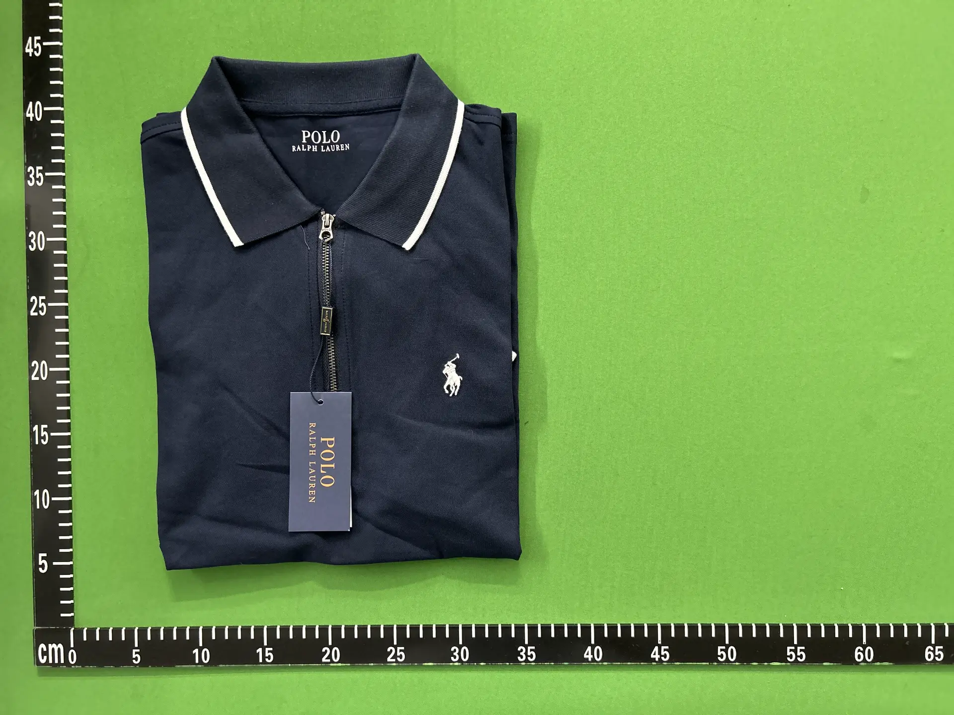 Left Side Embroidered with Small Design, Black/White Stripes on Collar, Four-Color Small Pattern, Zippered Turn-Down Collar, Short Sleeves 66030210