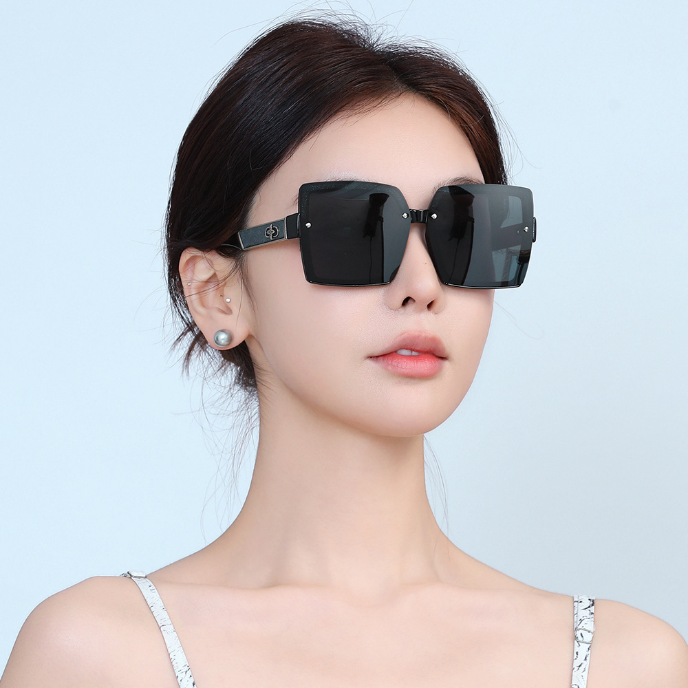 Anti-ultraviolet New 2025 Large Frame Polarized Square Fashion Sunglasses Driving Little Red Book Women Sunshade Sunglasses