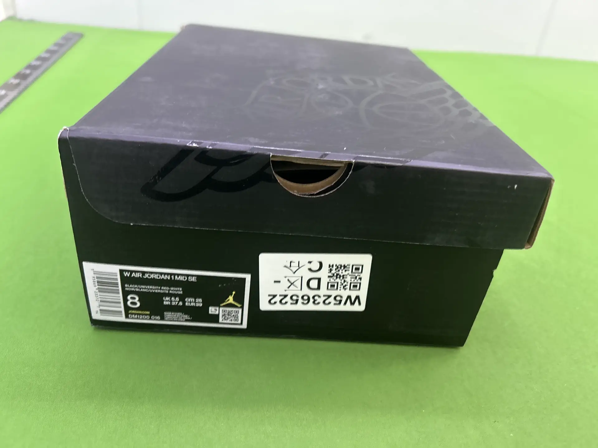 W AIR JORDAN 1 MID SE BLACK/UNIVERSITY RED-WHITE