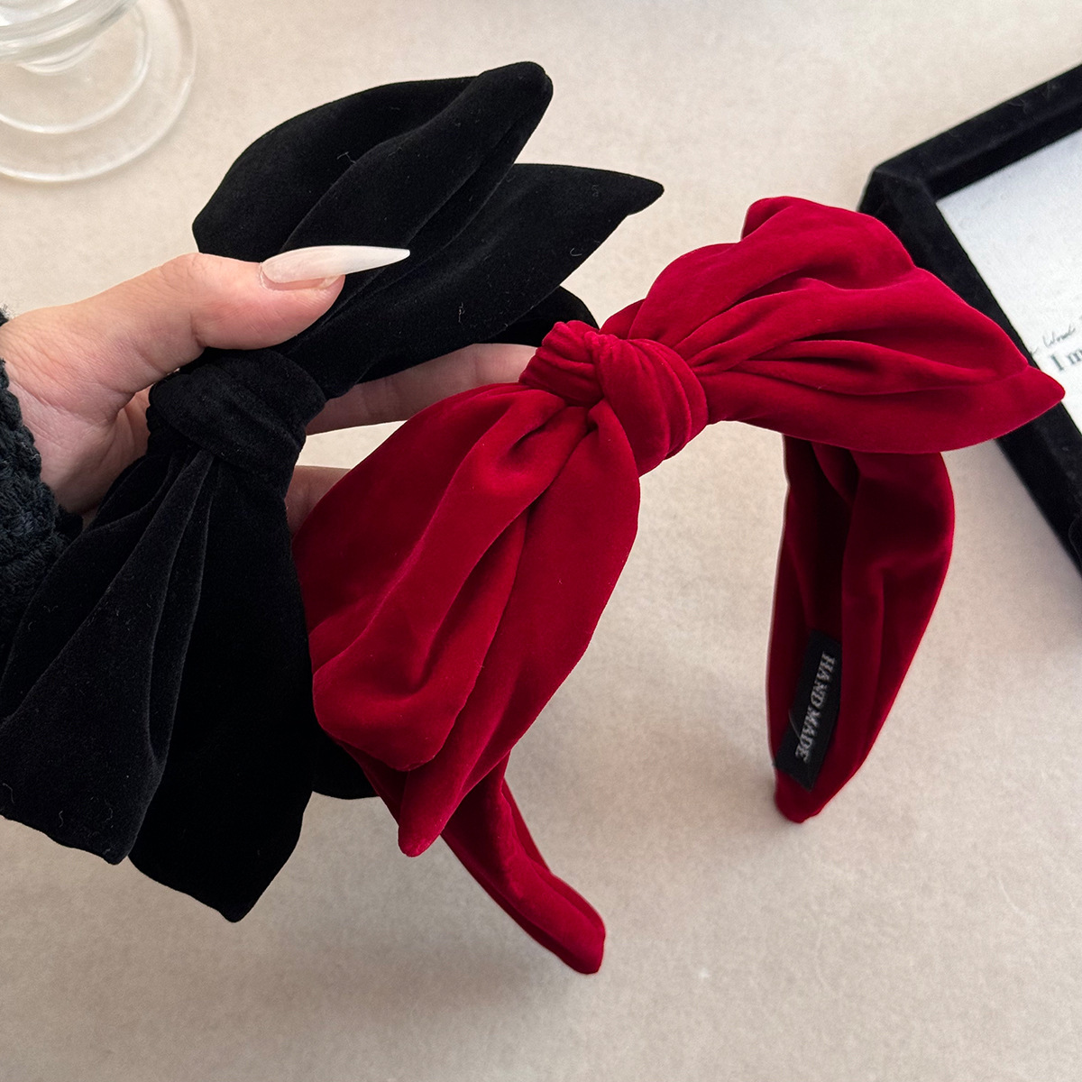 Red Velvet Wide-Brimmed Bow Headband for Women, Autumn and Winter New Style, High Crown Design, Elegant Headband That Enhances Complexion, Hair Accessory