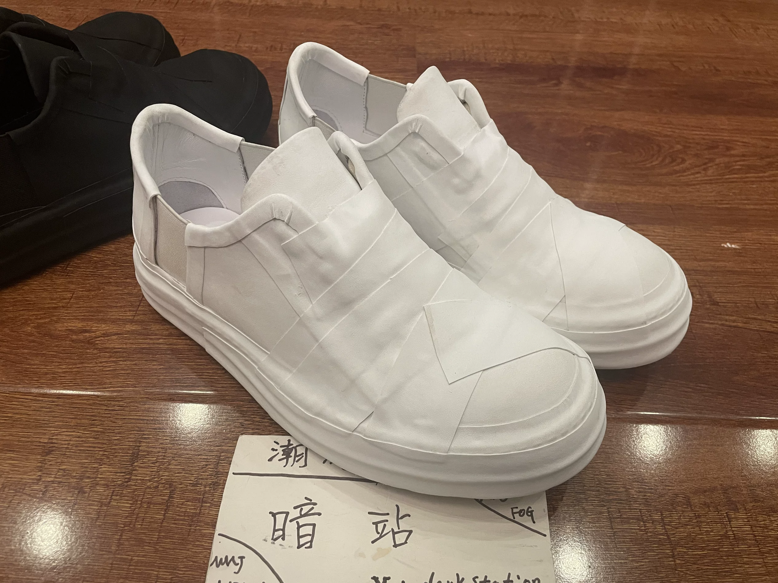 Custom-Made Pioneer Dark Ro Mummy White Low-Top Shoes and Boots of the Same Style