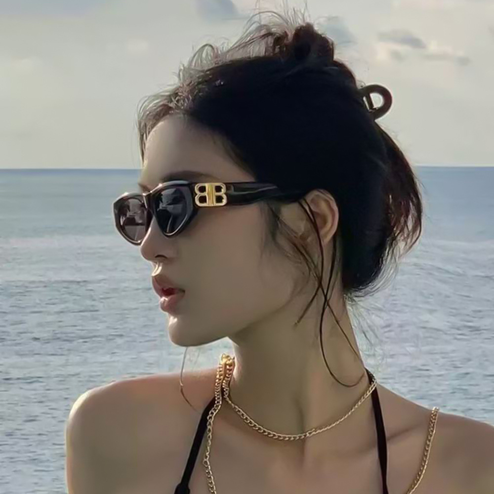 B European and American style triangle cat's eye sunglasses pull elder sister new fashion concave fashion street ultra black sunglasses female ins