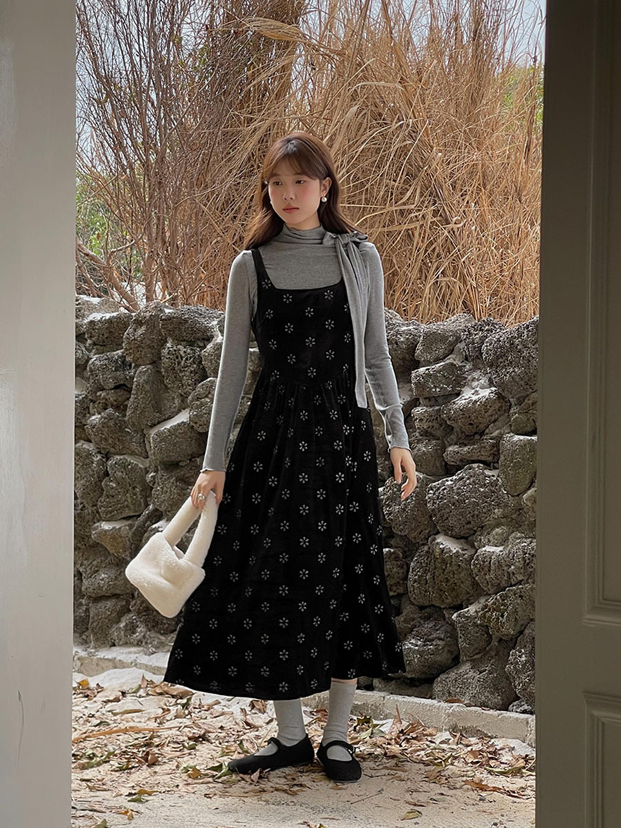 [Songming] French Retro Black Velvet Embroidered Vest Dress for Women, New Winter Mid-Length Dress N440B