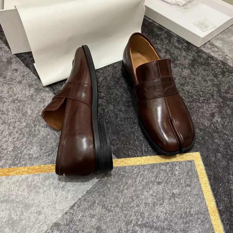 Flats Brown Horseshoe Tabi Split-Toe Shoes Low Heel Pig's Paw Men's Shoes Washed Horsehide Pig's Paw Shoes Unisex Flats