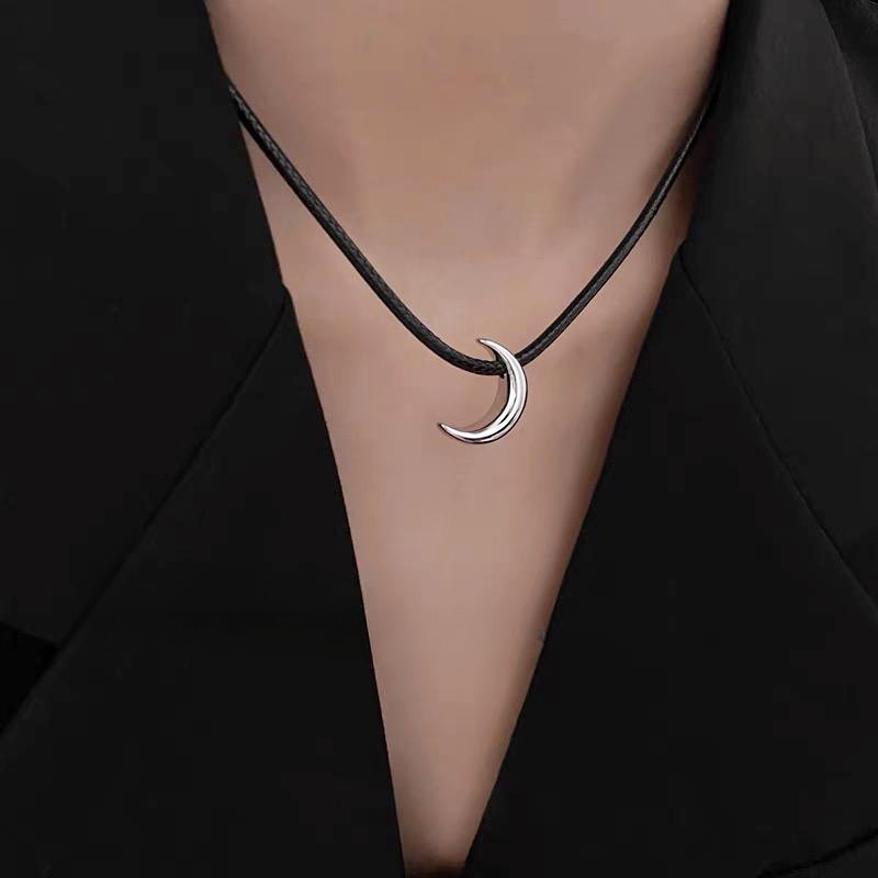 South Korea Black Rope Crescent Necklace Ins Style Romantic Fashion Adjustable Pull Clavicle Chain Fashionable YK2 Neck Chain