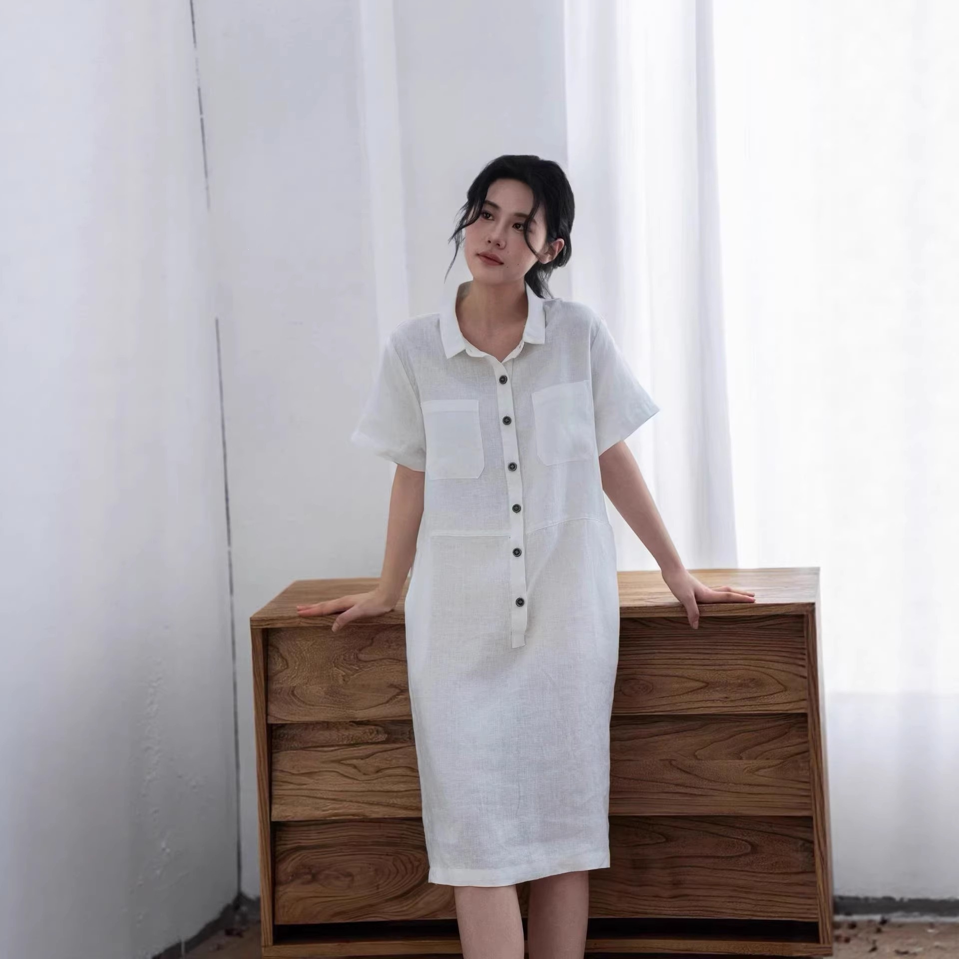 High-End Polo Collar Dress for Women with Unique Design, European Style Straight Short-Sleeve Shirt Dress with a Sense of Design