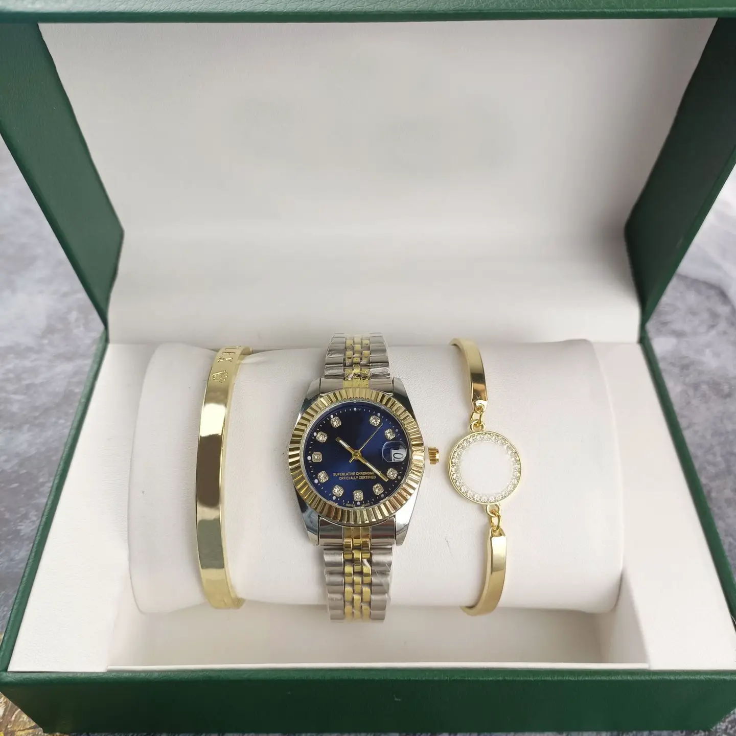 Manufacturers Wholesale Export Explosion Three-piece Water Ghost Log Watch Women Steel Band Non-mechanical Movement Quartz Watch