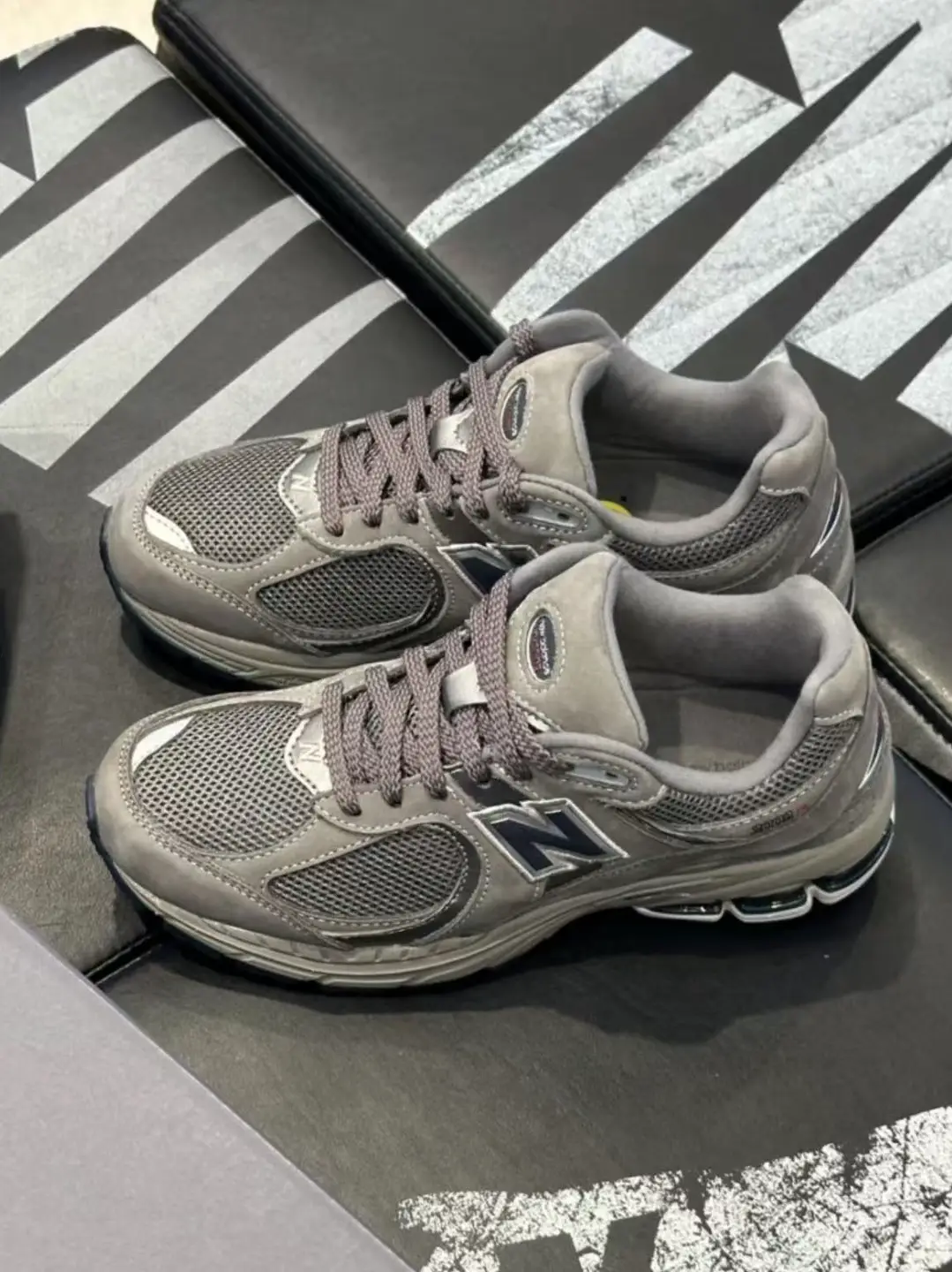 Putian Nb2002R Sports Shoes Running Retro Casual Fashion Abzorb Cushioning Men and Women Same Style Breathable